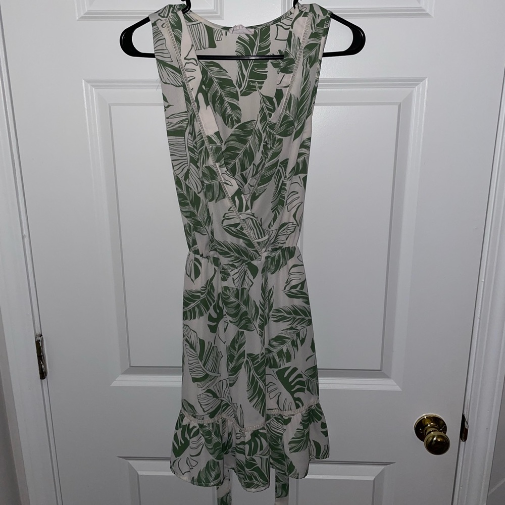 Medium tropical leaf dress